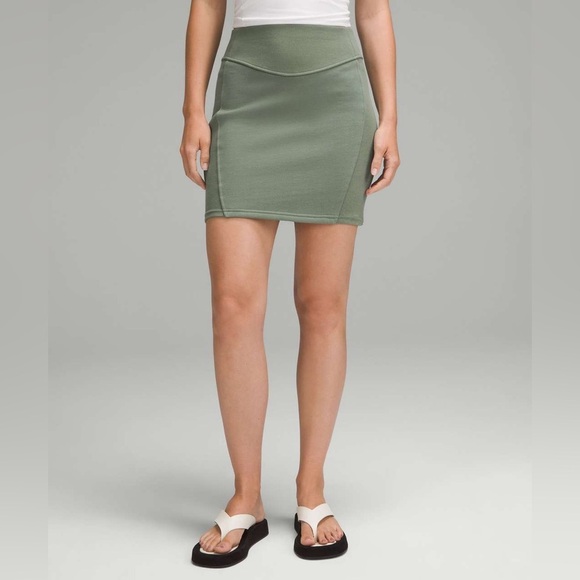 Lululemon Scuba High-Rise Mini Skirt - Picture 3 of 6